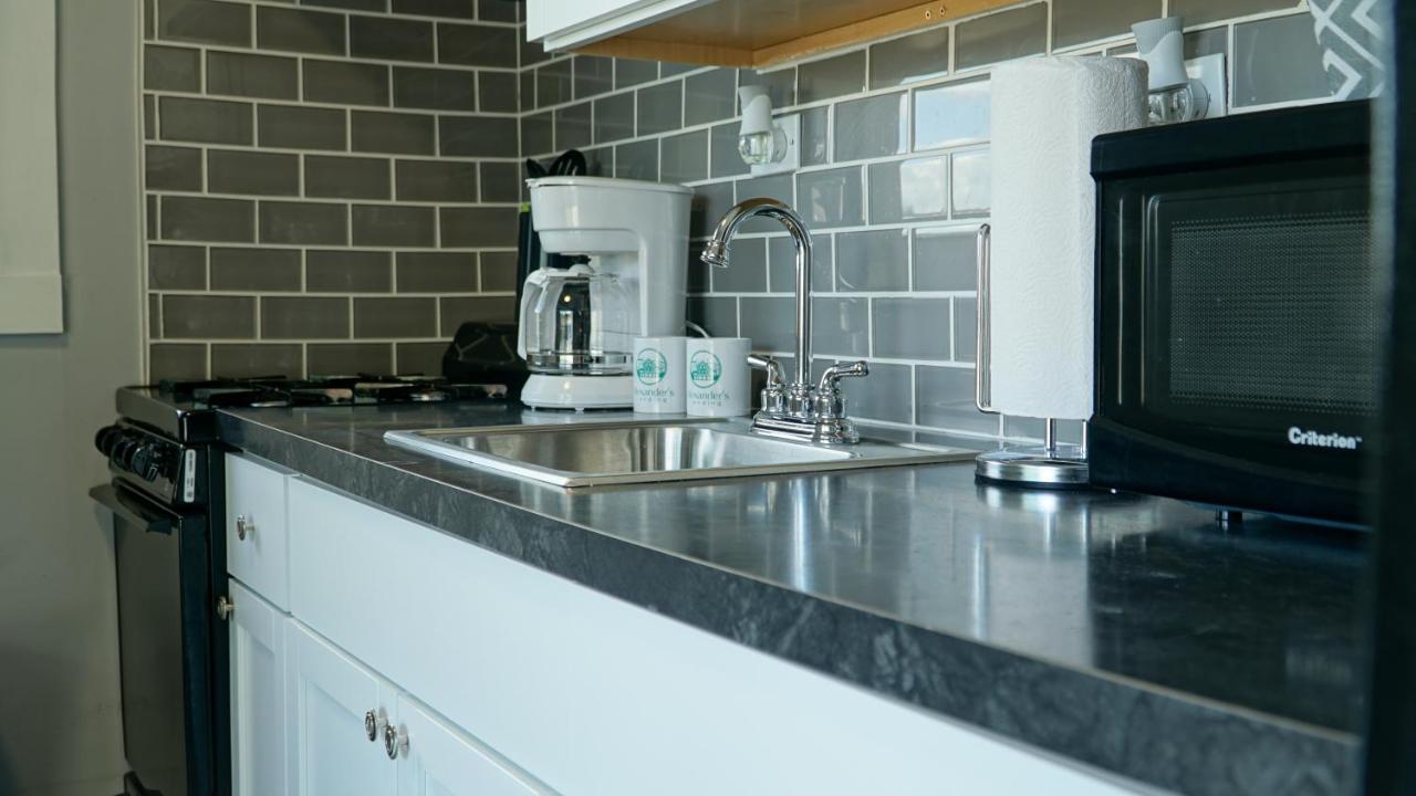 Two-Bedroom Apartment at Alexanders Landing