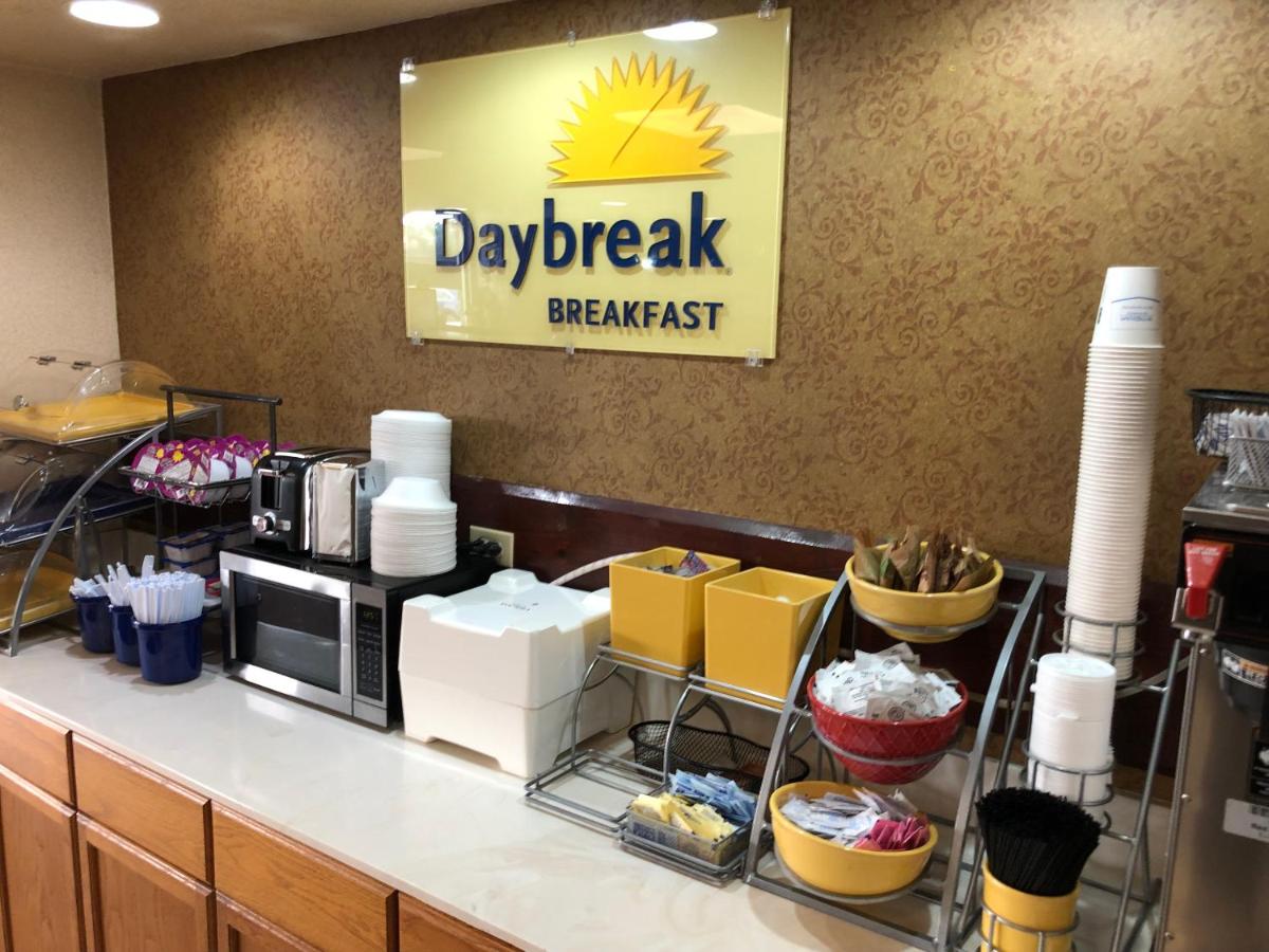 | Days Inn by Wyndham Shorter
