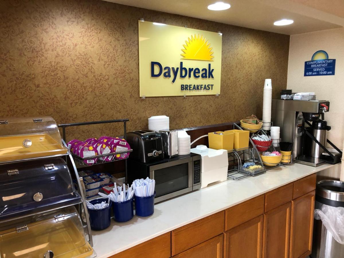 | Days Inn by Wyndham Shorter