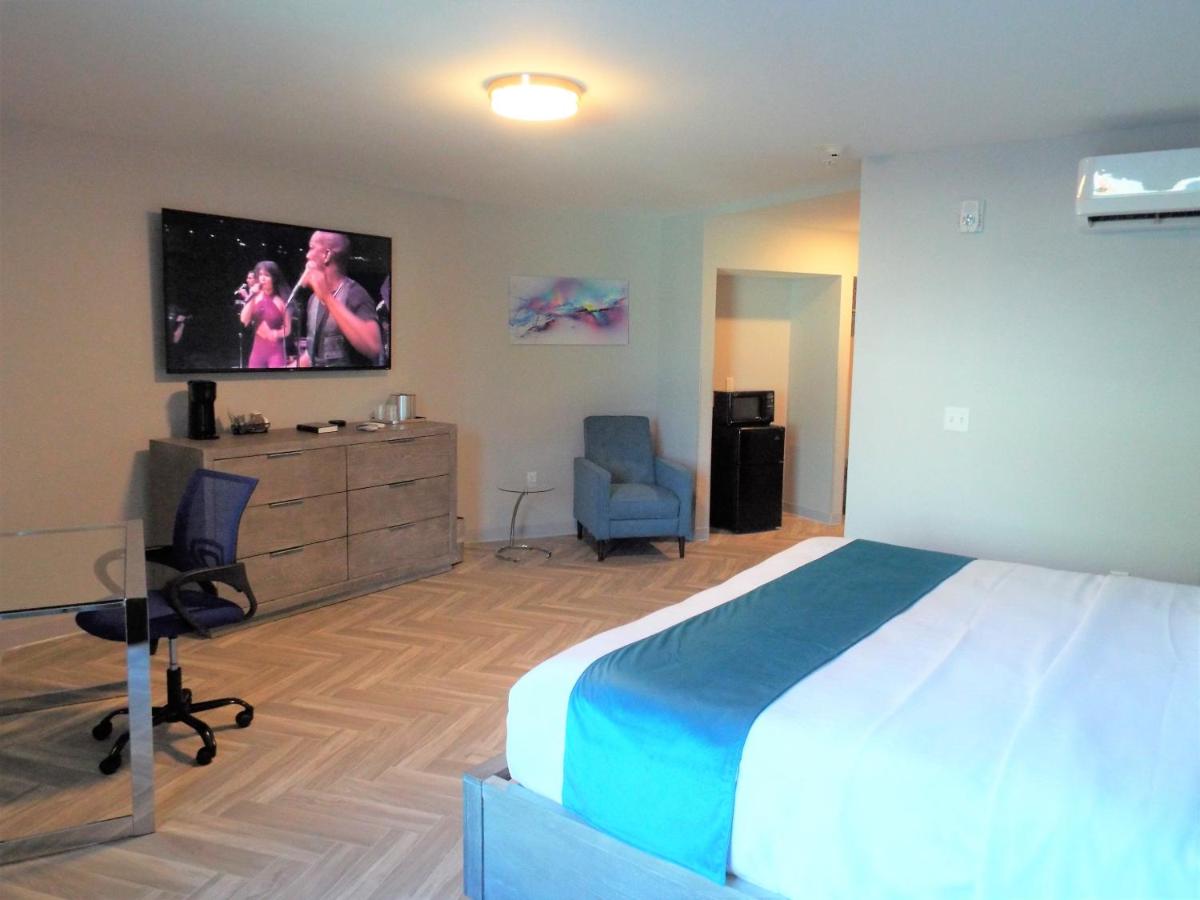 Luxury Room with King Bed at Athens Central Hotel