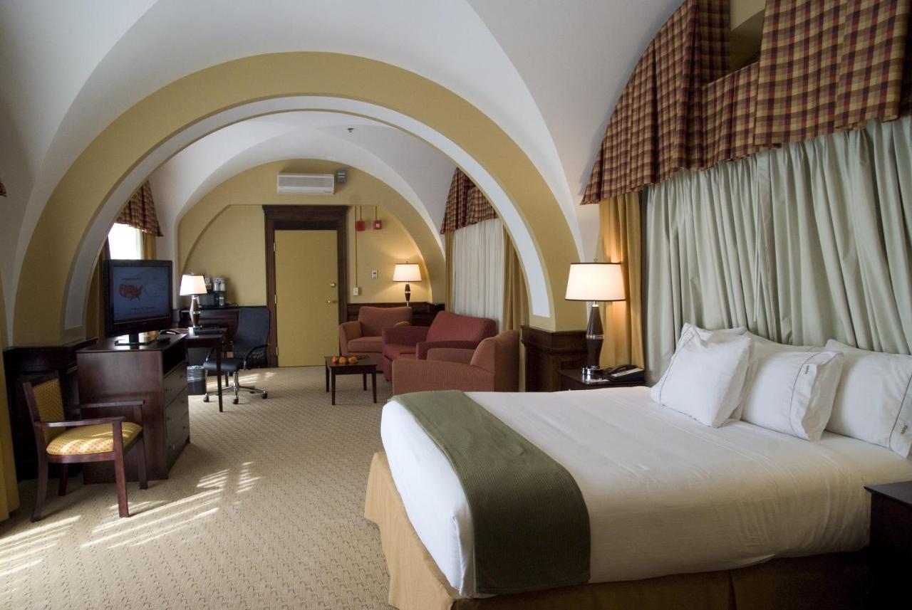 King Suite - Disability Access at Holiday Inn Express Baltimore Downtown, an IHG Hotel