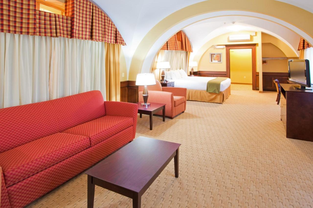 King Suite - Disability Access at Holiday Inn Express Baltimore Downtown, an IHG Hotel