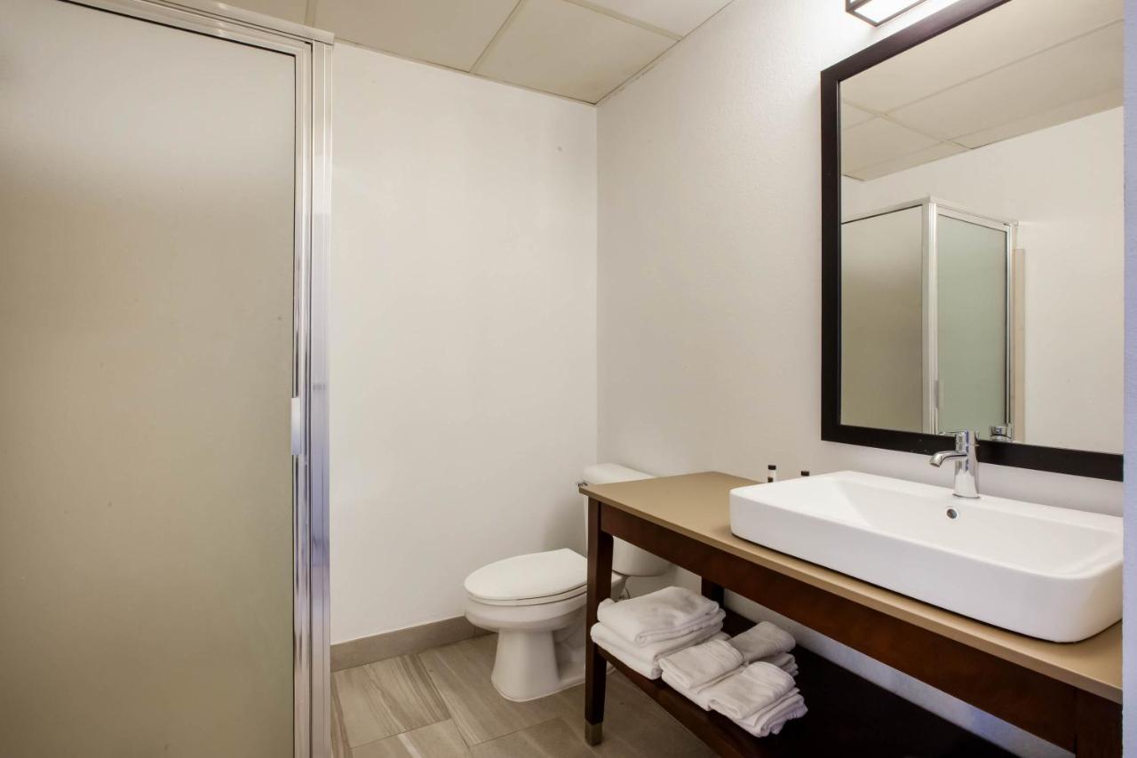  | Days Inn & Suites by Wyndham Rochester Hills MI