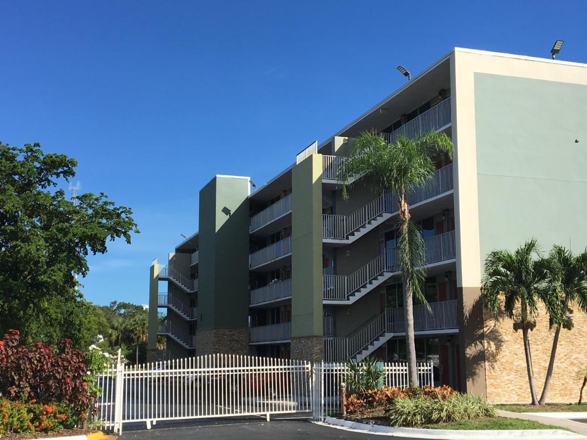 Days Inn by Wyndham Fort Lauderdale Airport Cruise Port