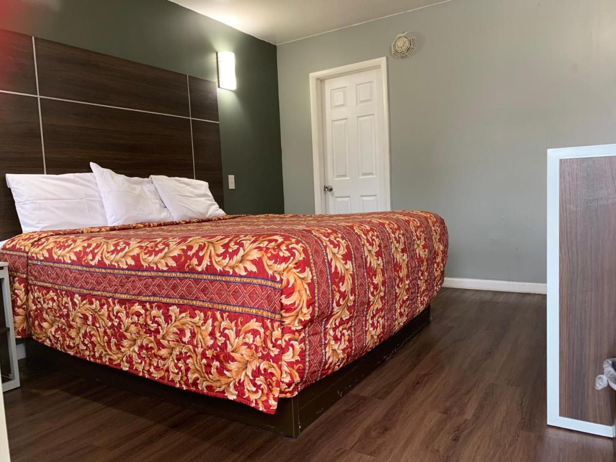 | Red Carpet Inn - Norristown