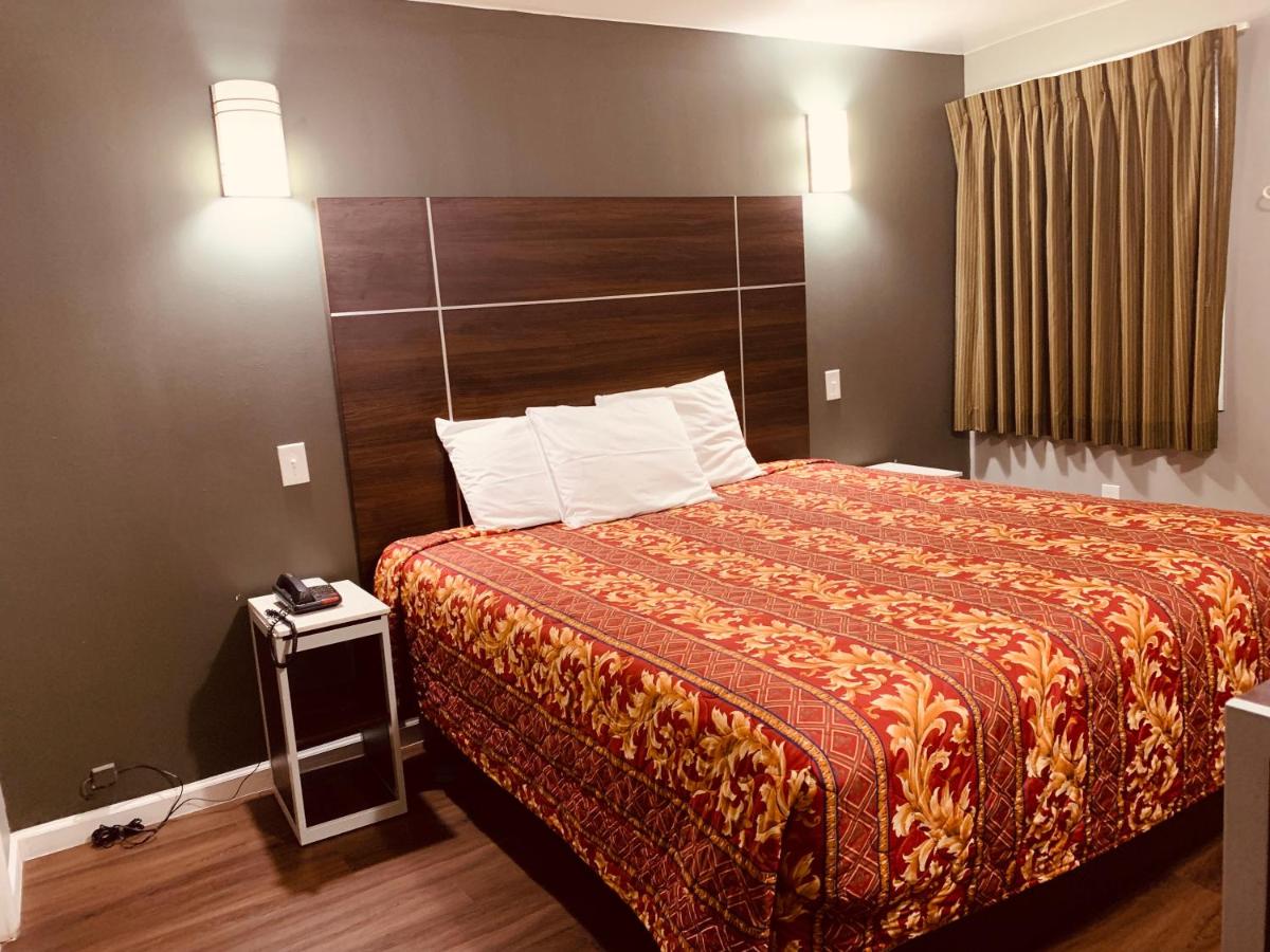 | Red Carpet Inn - Norristown