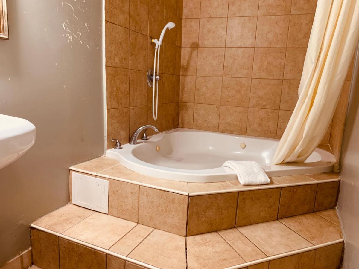 | Red Carpet Inn - Norristown