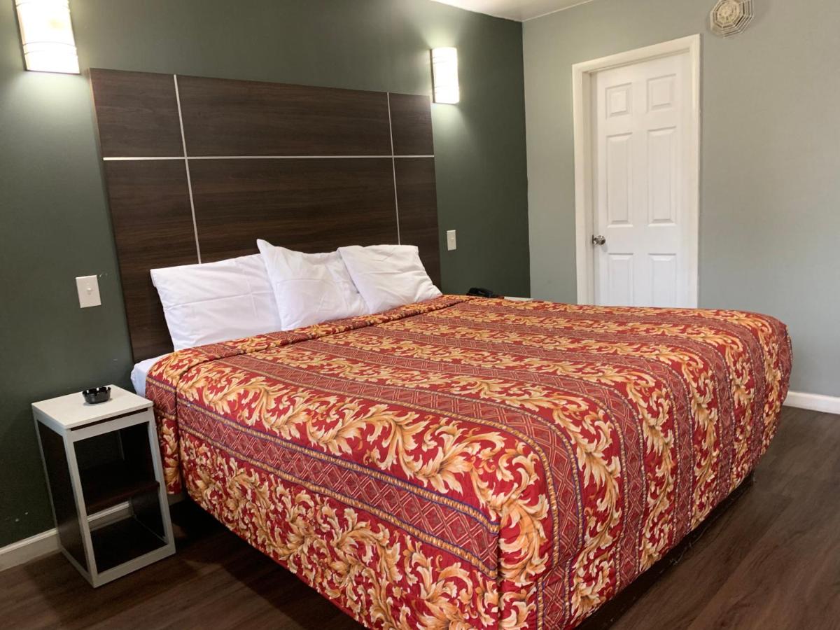 | Red Carpet Inn - Norristown