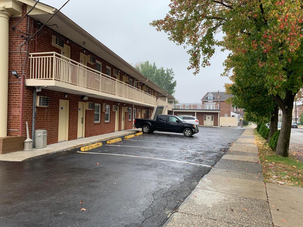 | Red Carpet Inn - Norristown