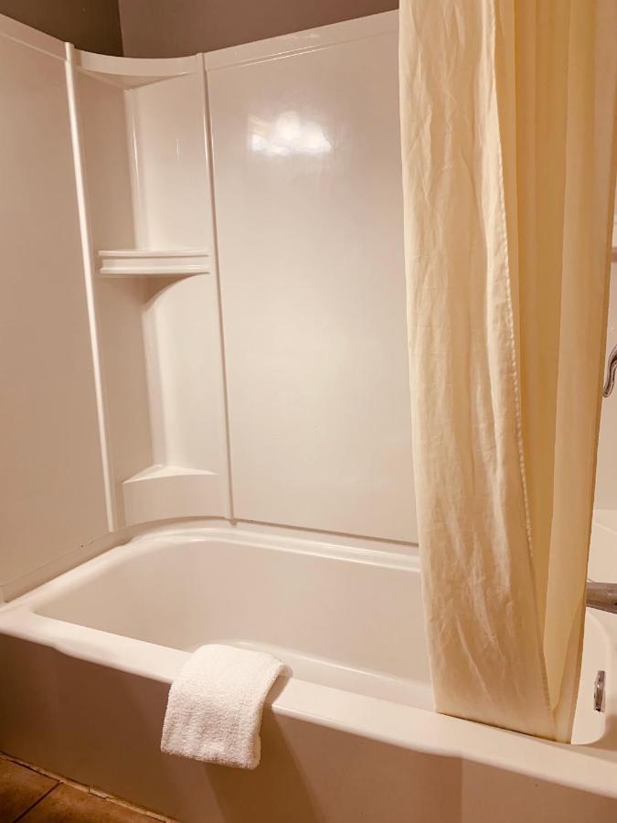  | Red Carpet Inn - Norristown
