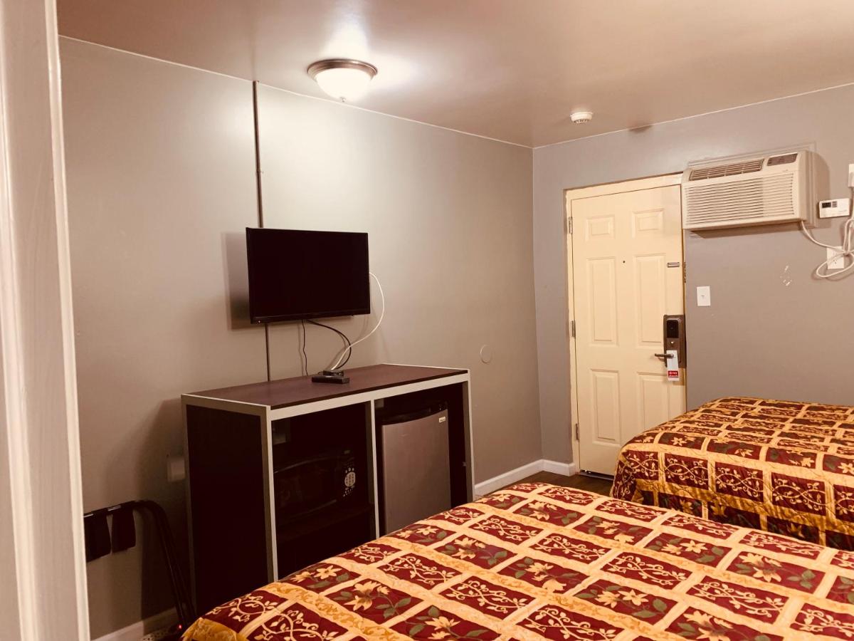 | Red Carpet Inn - Norristown