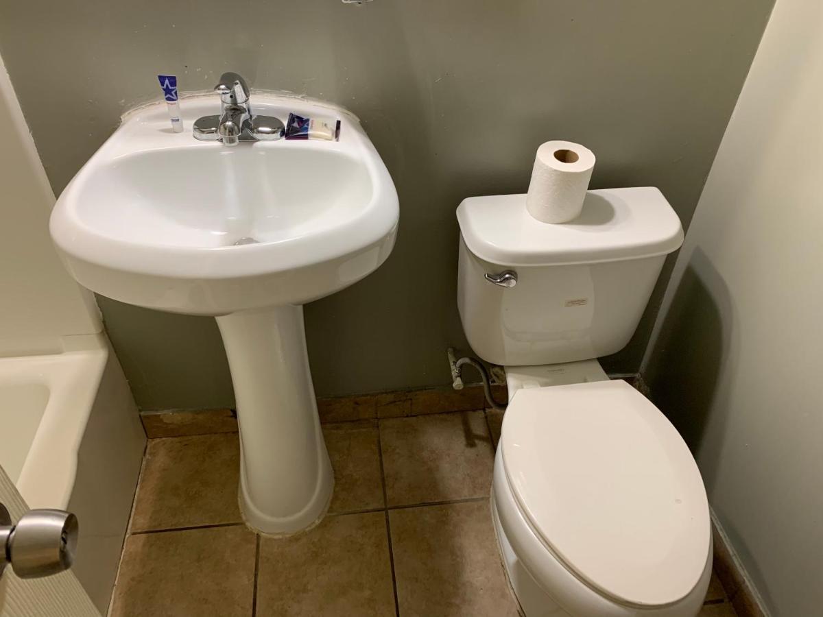 | Red Carpet Inn - Norristown