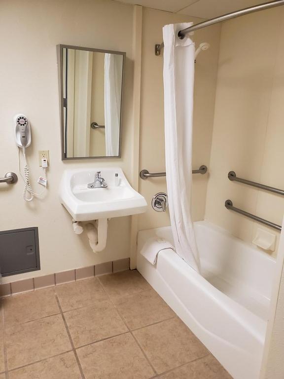 King Room - Disability Access at Motel 6 Hastings, NE