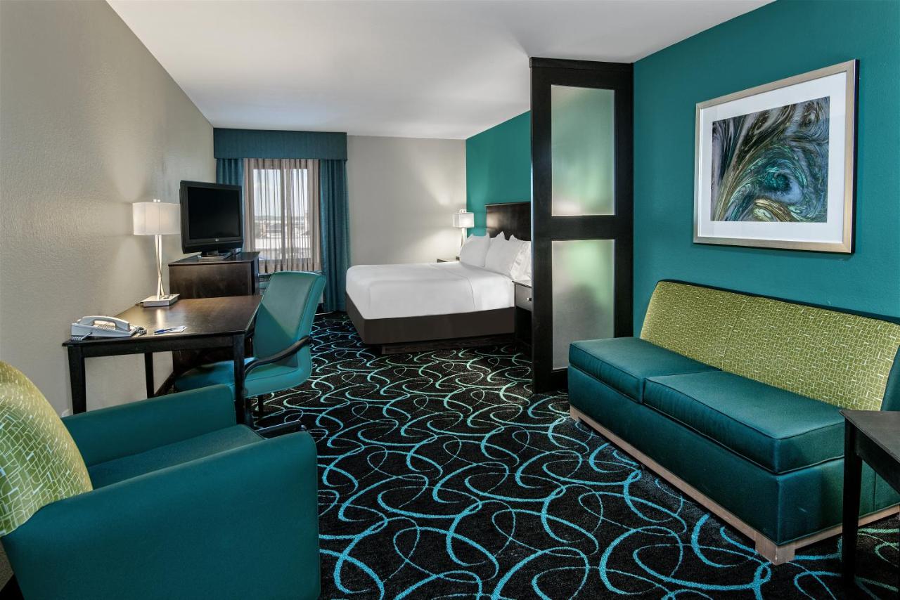 Deluxe Suite - Disability Access Tub/Non-Smoking at Holiday Inn Express Hotel & Suites Fort Worth Southwest I-20 by IHG