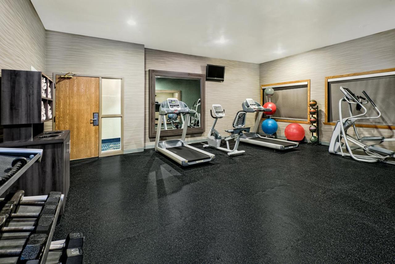 | Holiday Inn Express Hotel & Suites Fort Worth Southwest I-20, an IHG Hotel