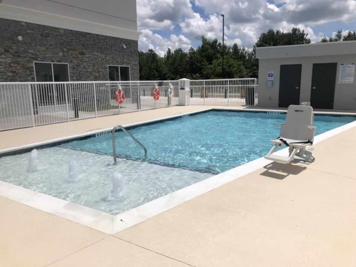  | Holiday Inn Hotel And Suites Fayetteville W-Fort Bragg Area, an IHG Hotel