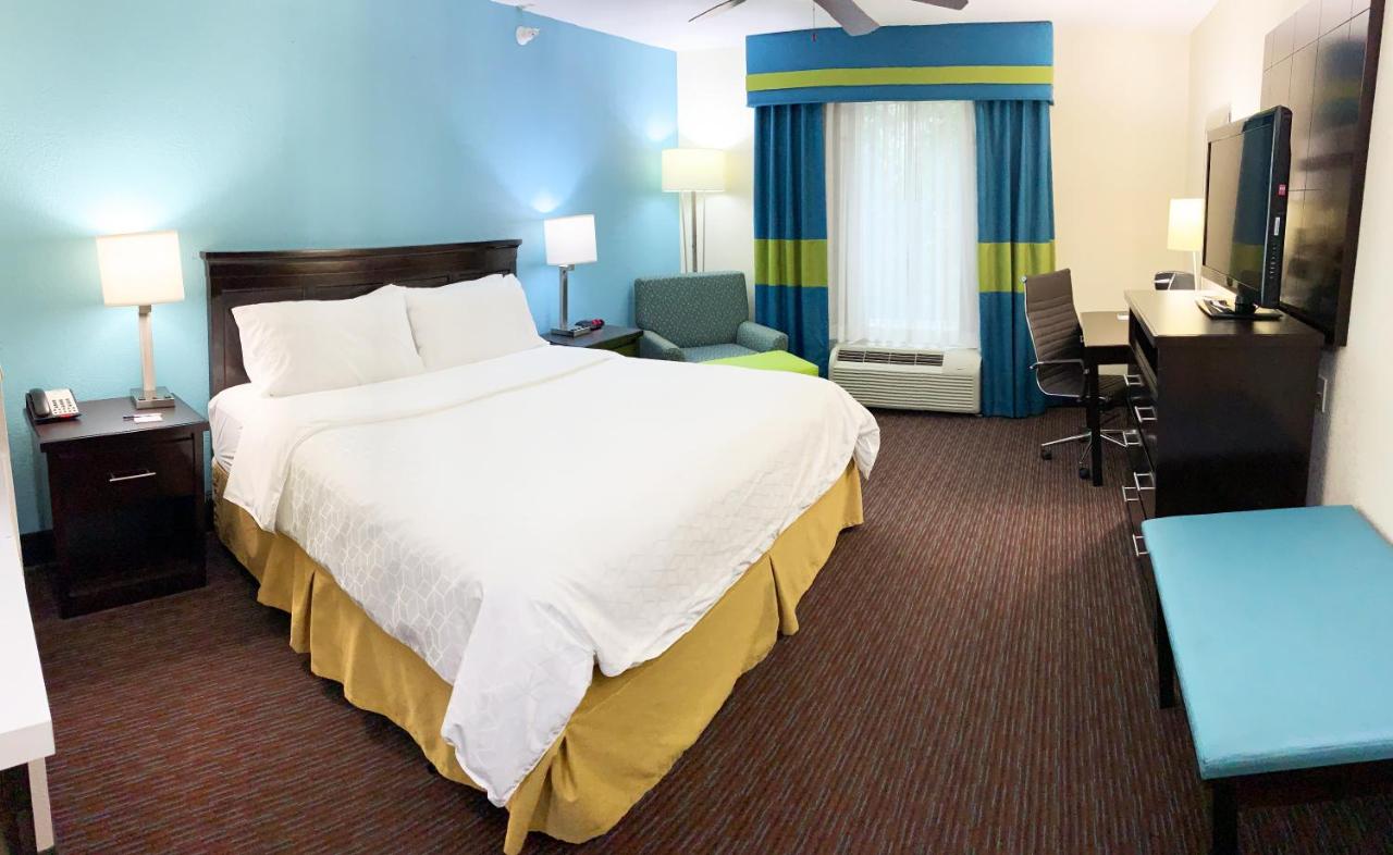 King Room - Disability Access at Holiday Inn Express Hotel & Suites Gainesville by IHG