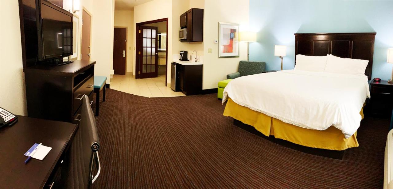 King Suite with Spa Bath - Non-Smoking at Holiday Inn Express Hotel & Suites Gainesville by IHG