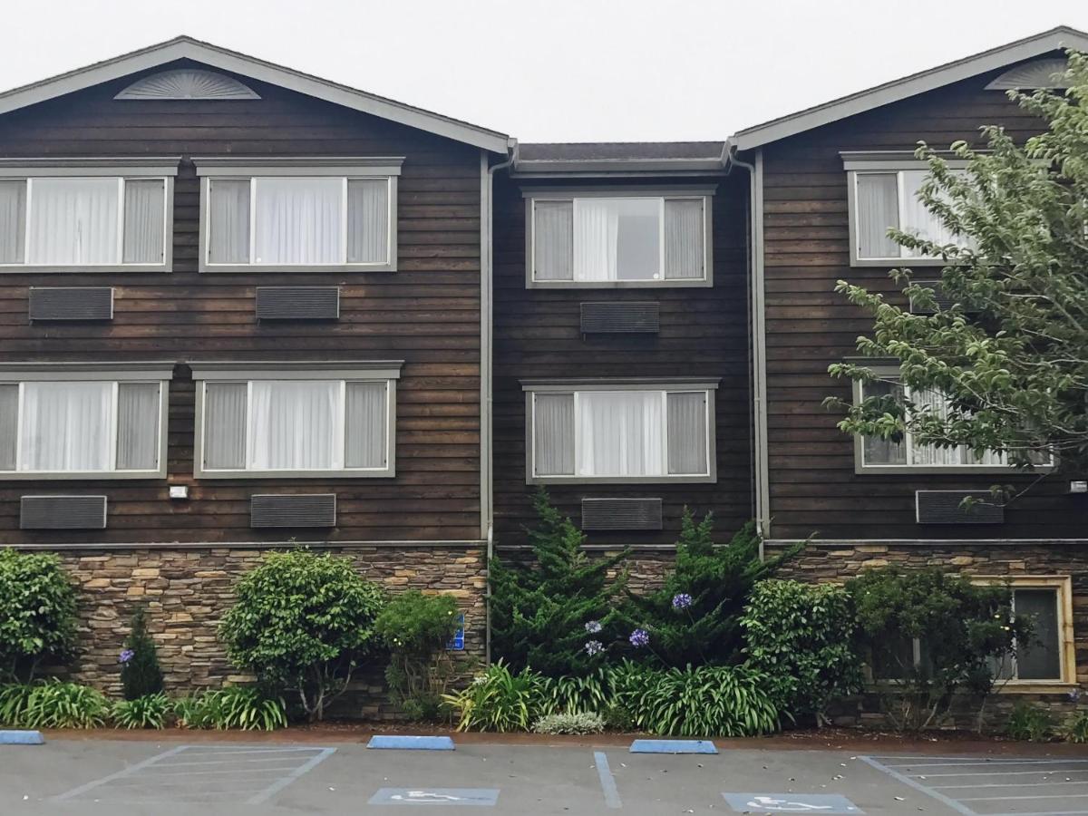 | Holiday Inn Express Fort Bragg, an IHG Hotel