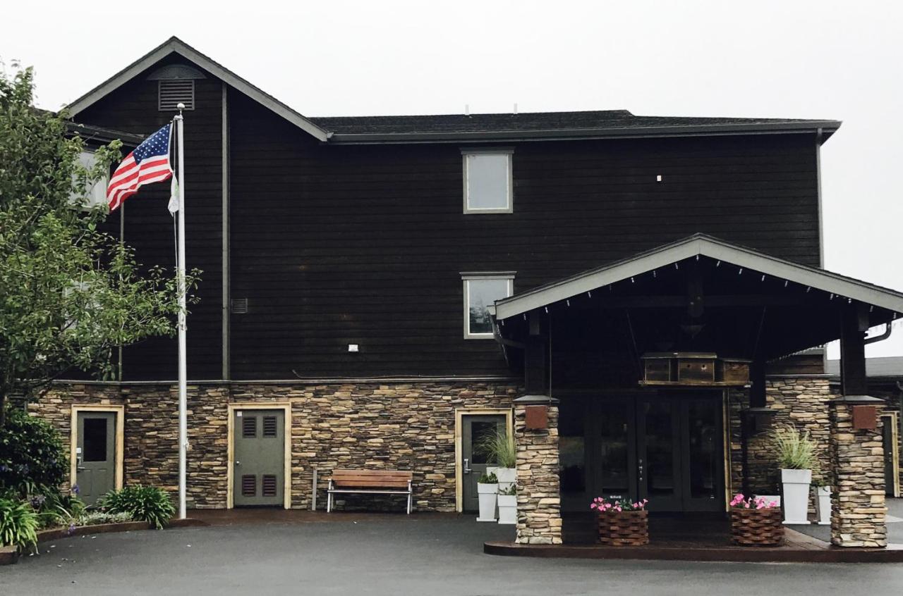 | Holiday Inn Express Fort Bragg, an IHG Hotel