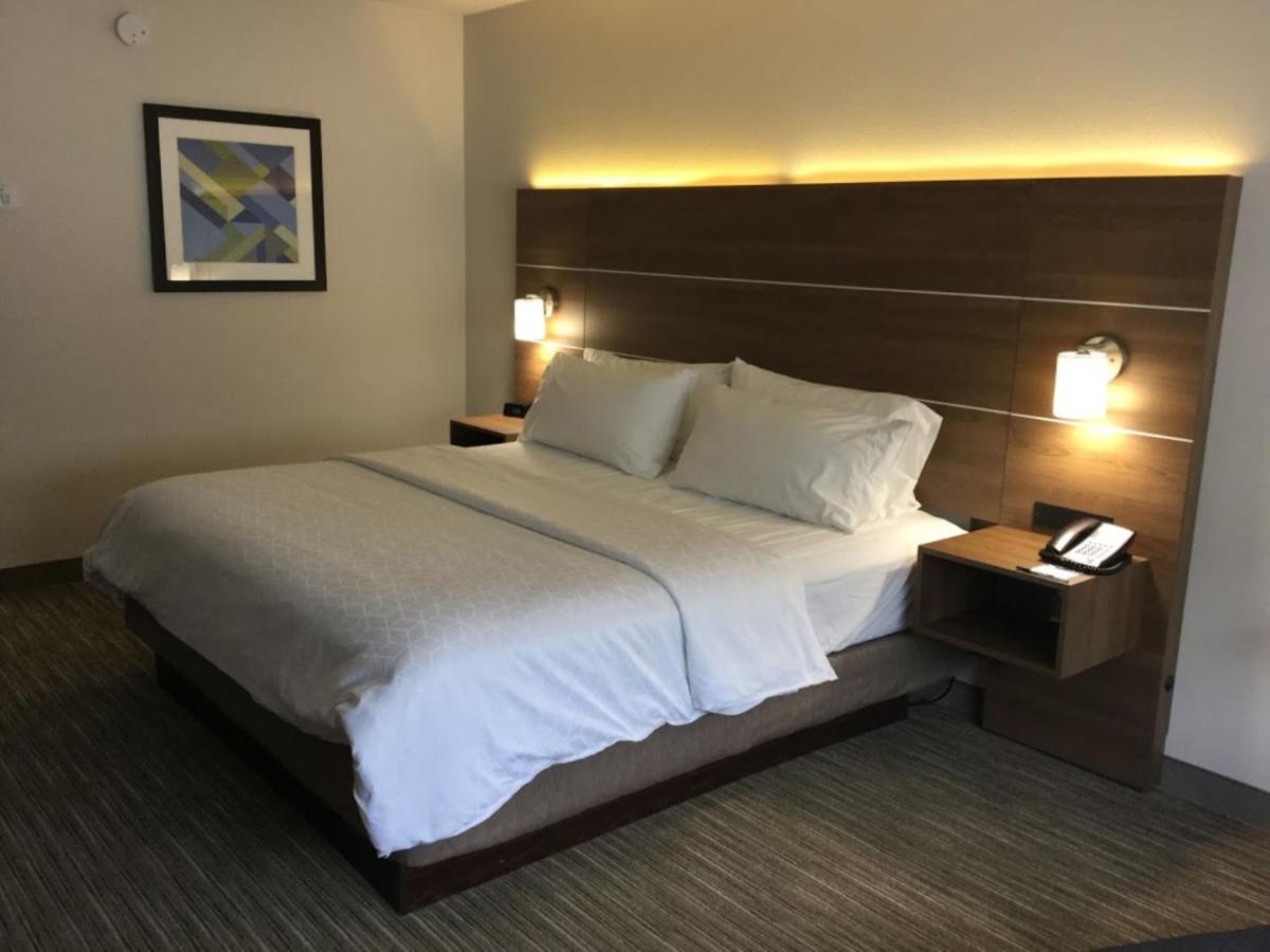 King Room - Non-Smoking at Holiday Inn Express Easton by IHG