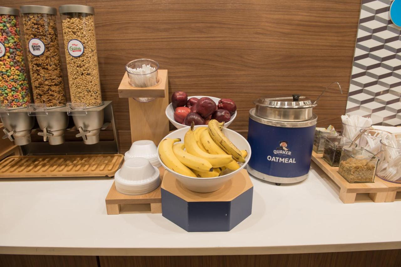 | Holiday Inn Express & Suites - Fort Wayne North, an IHG Hotel