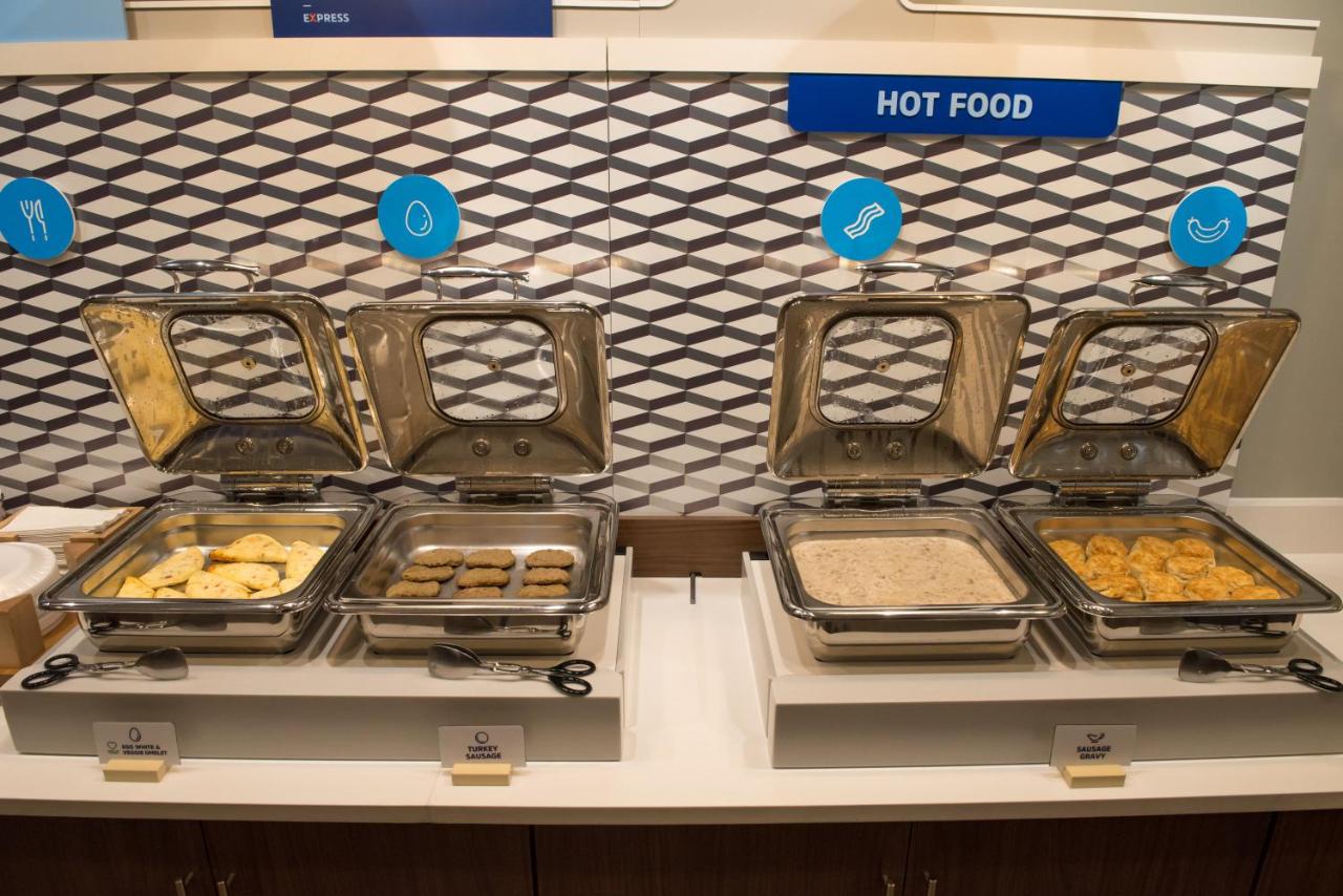 | Holiday Inn Express & Suites - Fort Wayne North, an IHG Hotel