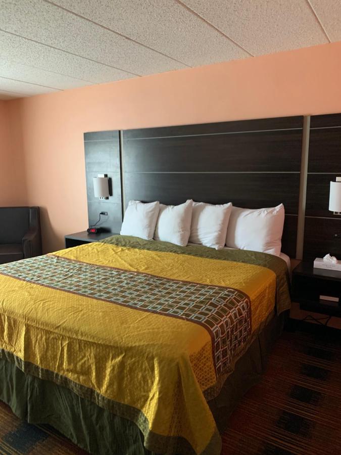 | Regency Inn & Suites Faribault