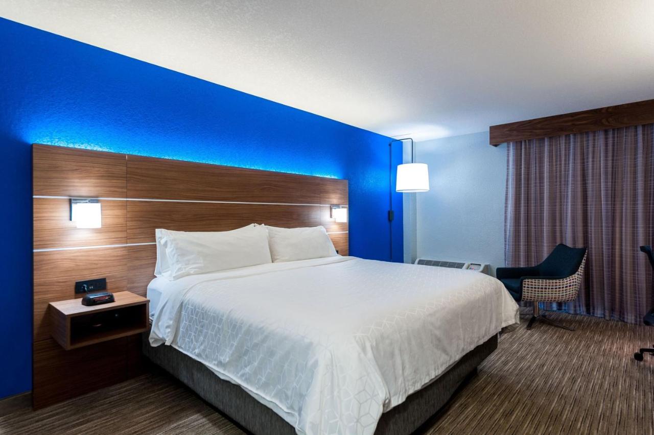 King Room - Non-Smoking at Holiday Inn Express Cape Coral-Fort Myers Area by IHG