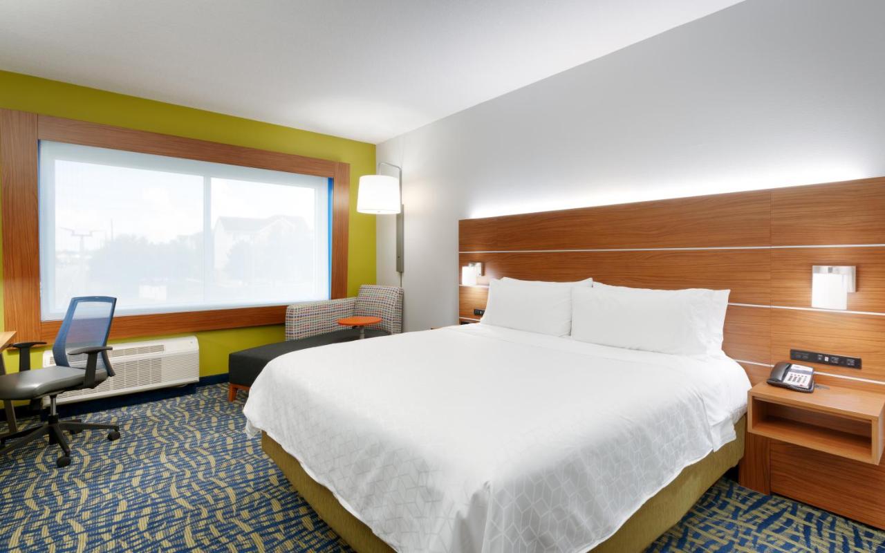 Standard King Room - Non-Smoking  at Holiday Inn Express & Suites Gainesville I-75 by IHG