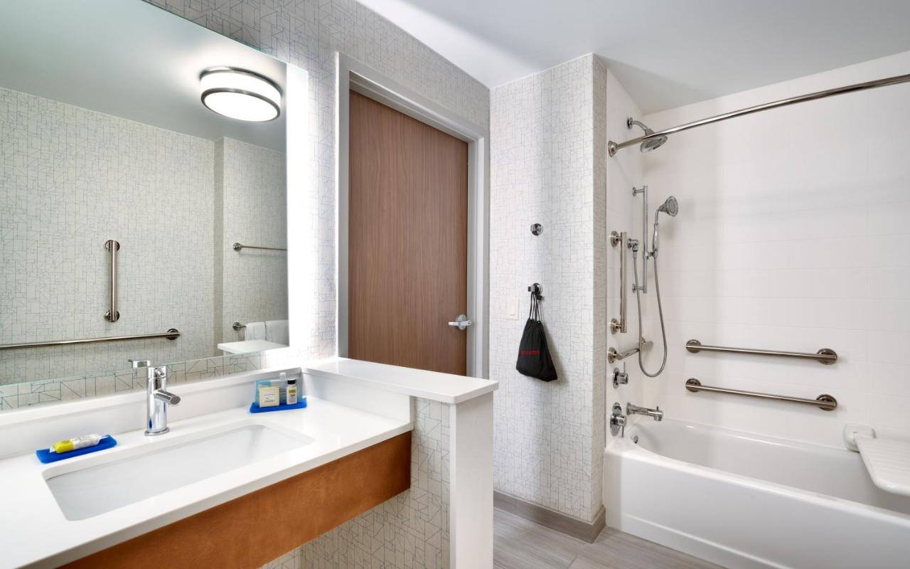 Queen Room with Two Queen Beds - Mobility Access Tub/Non-Smoking at Holiday Inn Express & Suites Gainesville I-75 by IHG