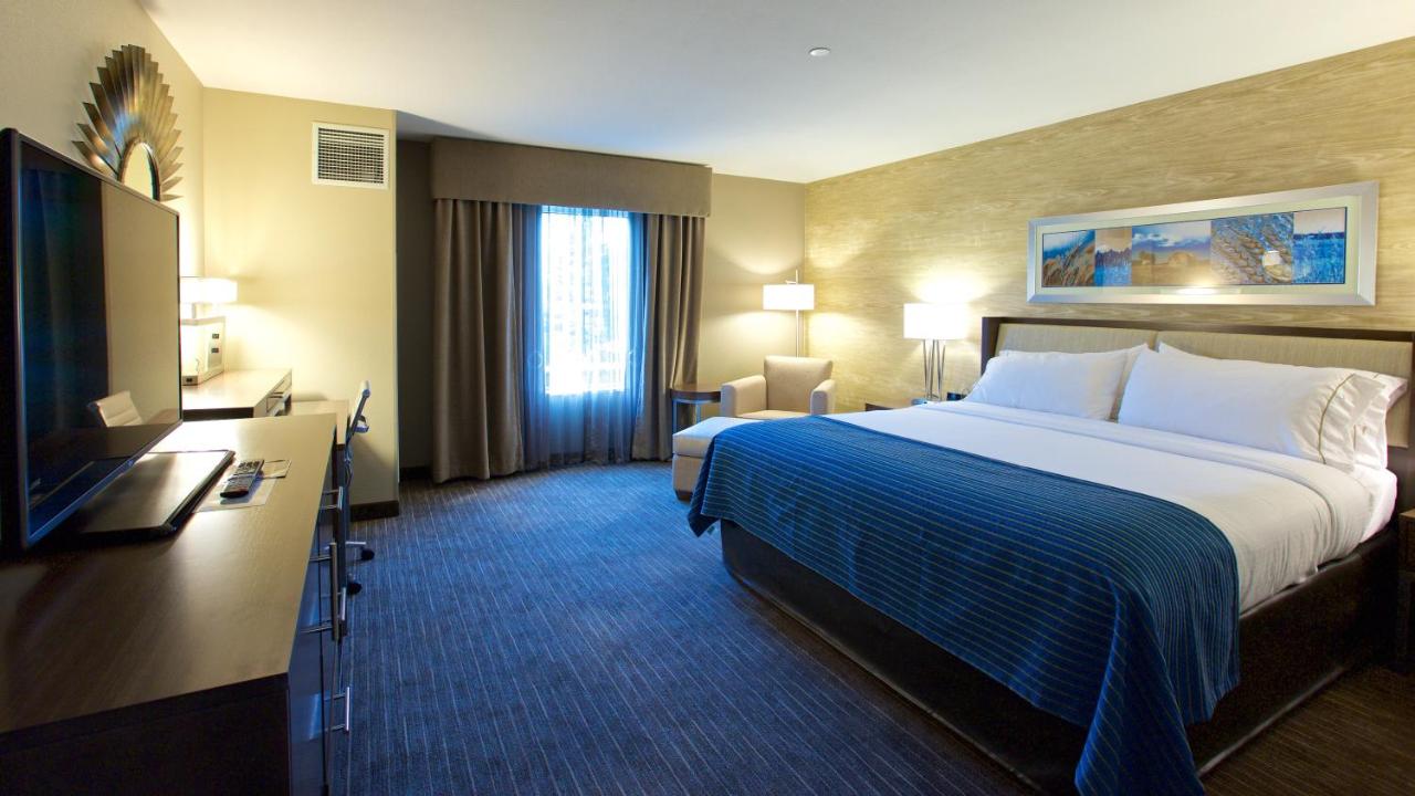 | Holiday Inn Express Fargo SW I94 Medical Center, an IHG Hotel