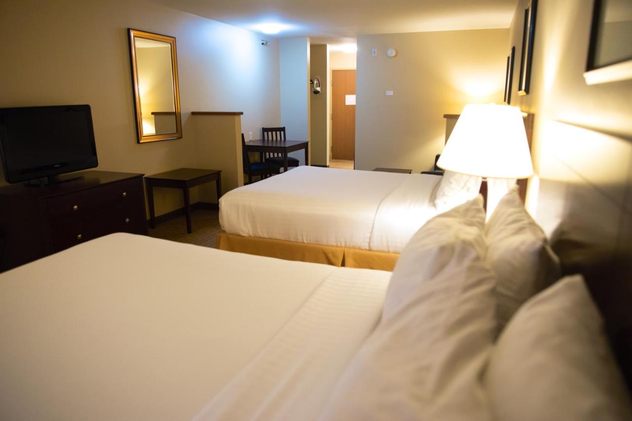 | Holiday Inn Express Devils Lake, an IHG Hotel