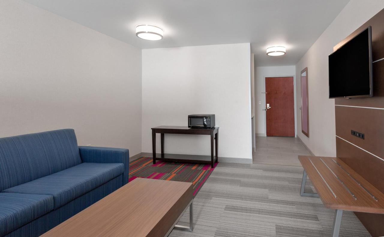 King Suite - Disability Access at Holiday Inn Express Ellensburg by IHG