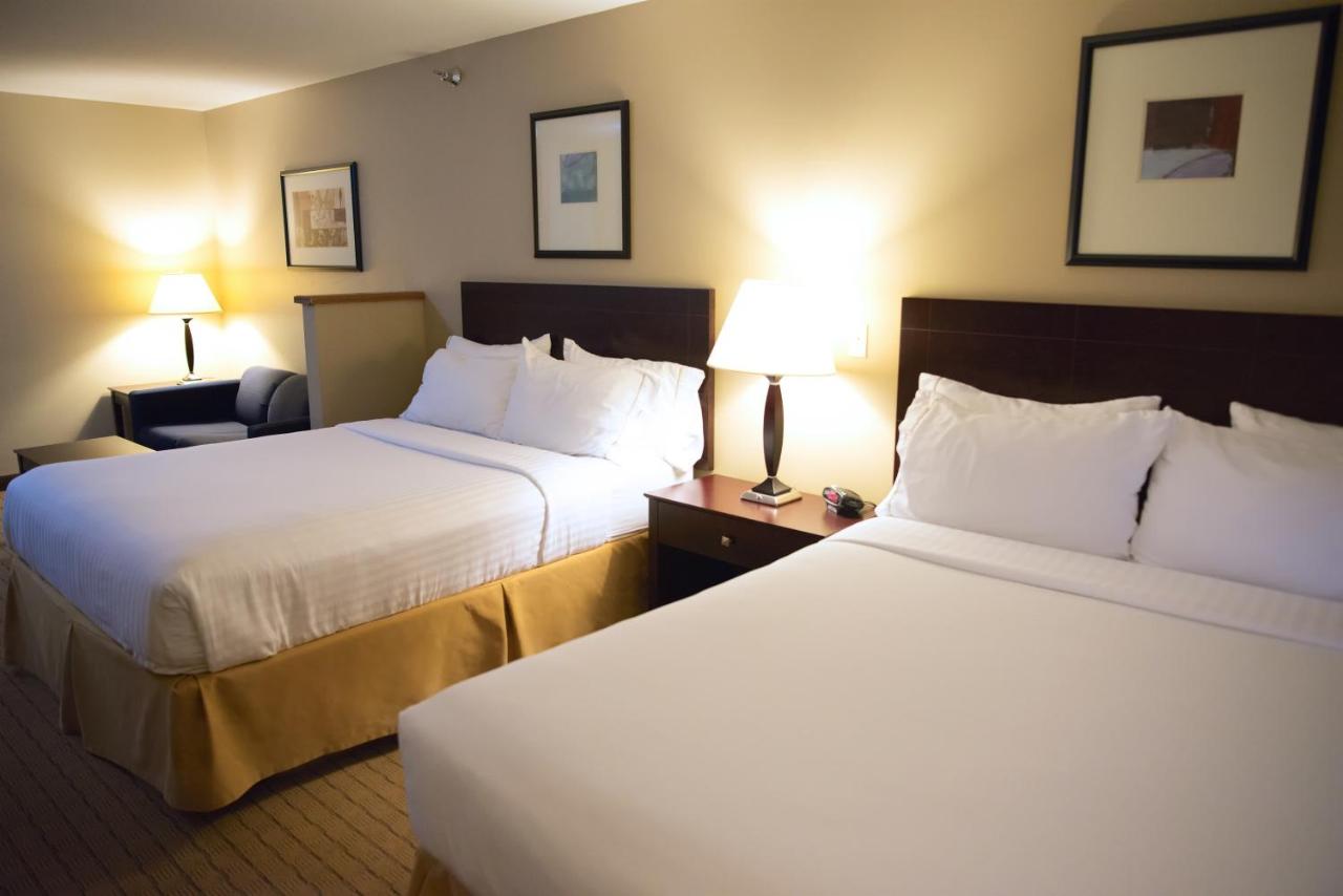 | Holiday Inn Express Devils Lake, an IHG Hotel