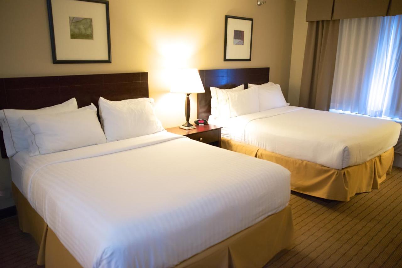 | Holiday Inn Express Devils Lake, an IHG Hotel