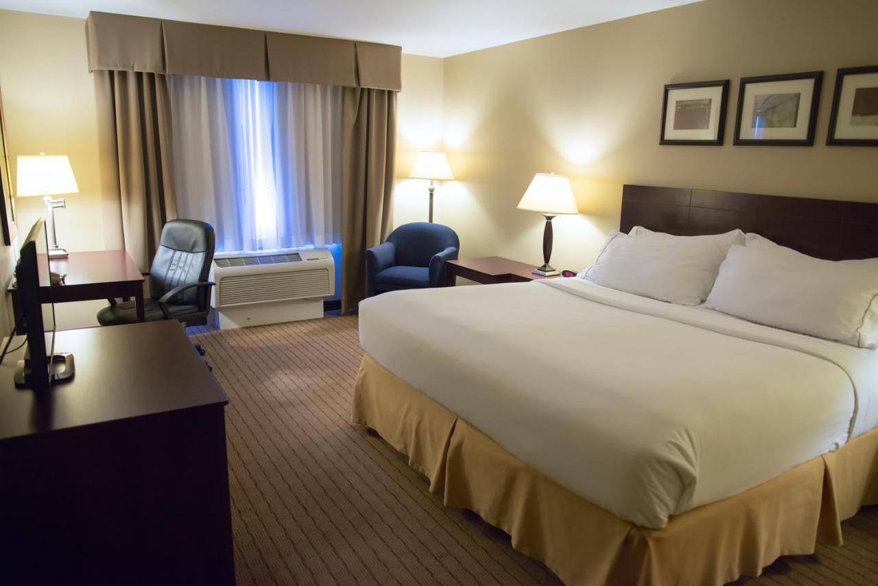| Holiday Inn Express Devils Lake, an IHG Hotel