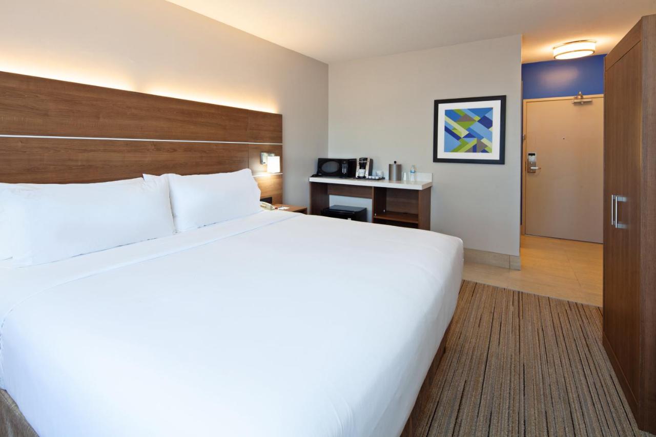  | Holiday Inn Express Hotel & Suites San Diego-Escondido, an IHG Hotel