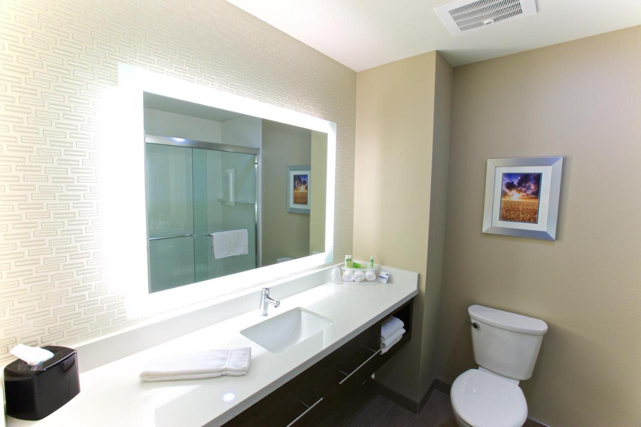 | Holiday Inn Express Fargo SW I94 Medical Center, an IHG Hotel