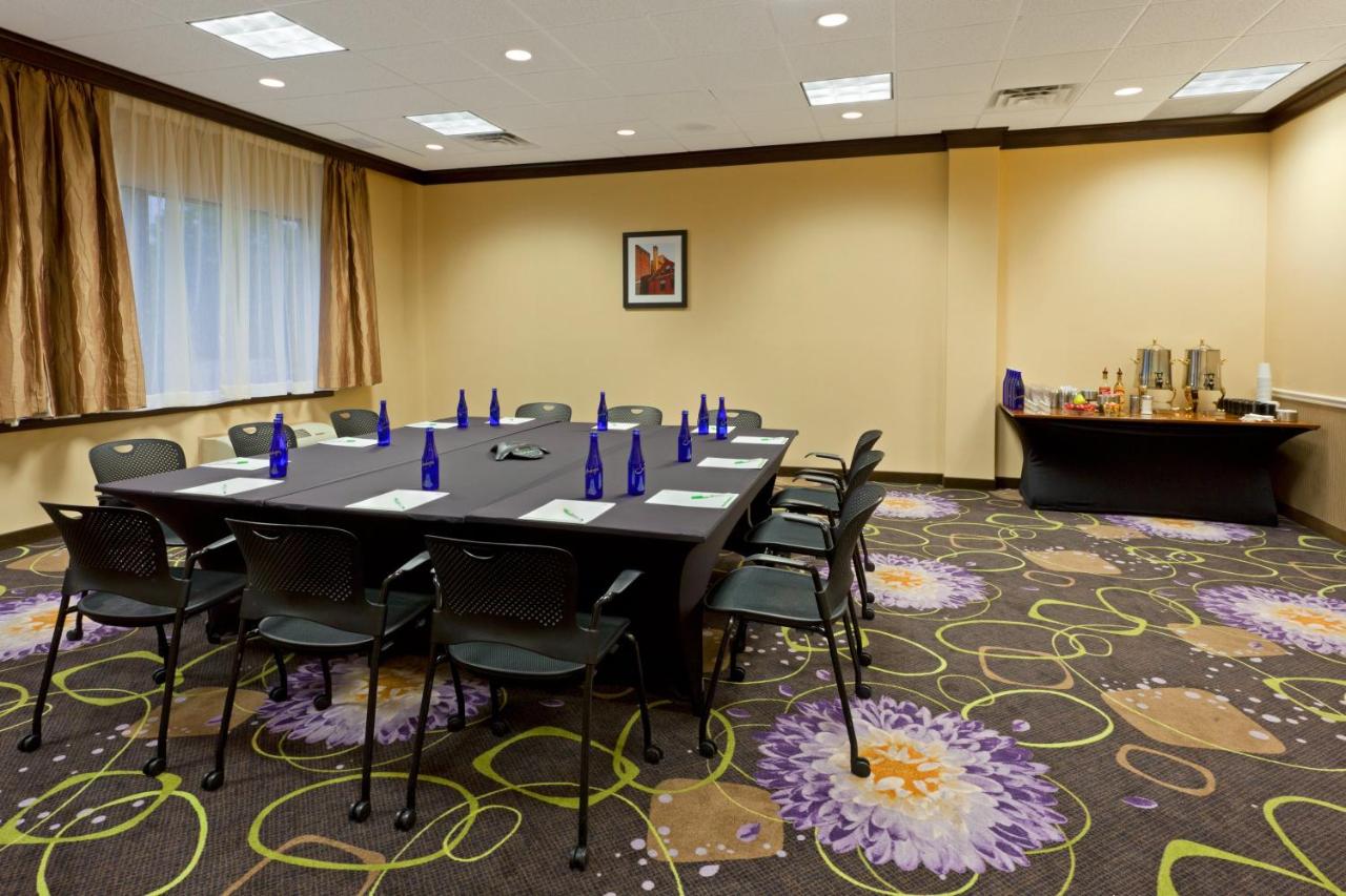  | Holiday Inn Clark - Newark, an IHG Hotel