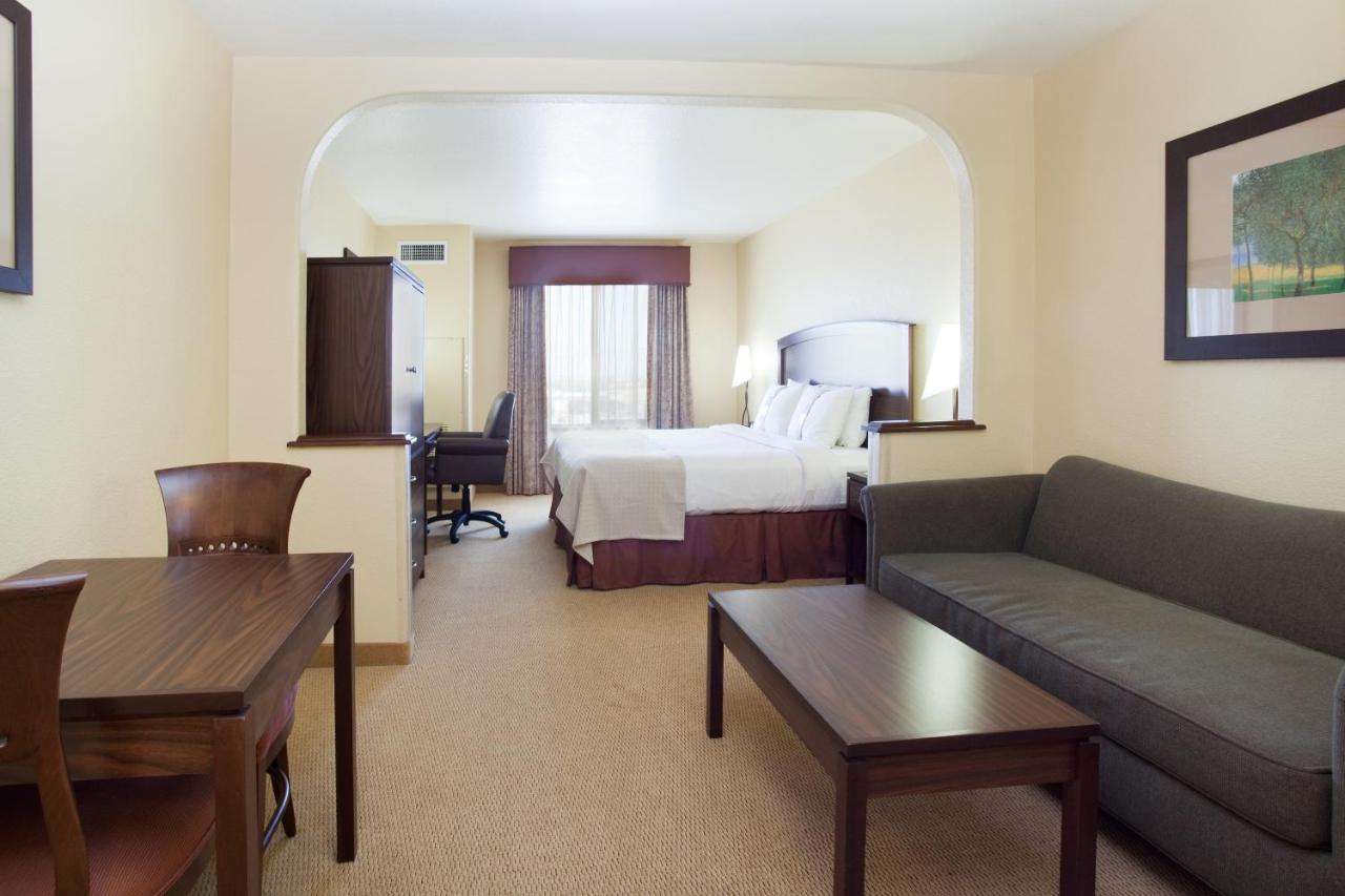 King Suite - Non-Smoking at Holiday Inn Denver-Parker-E470/Parker Road, an IHG Hotel