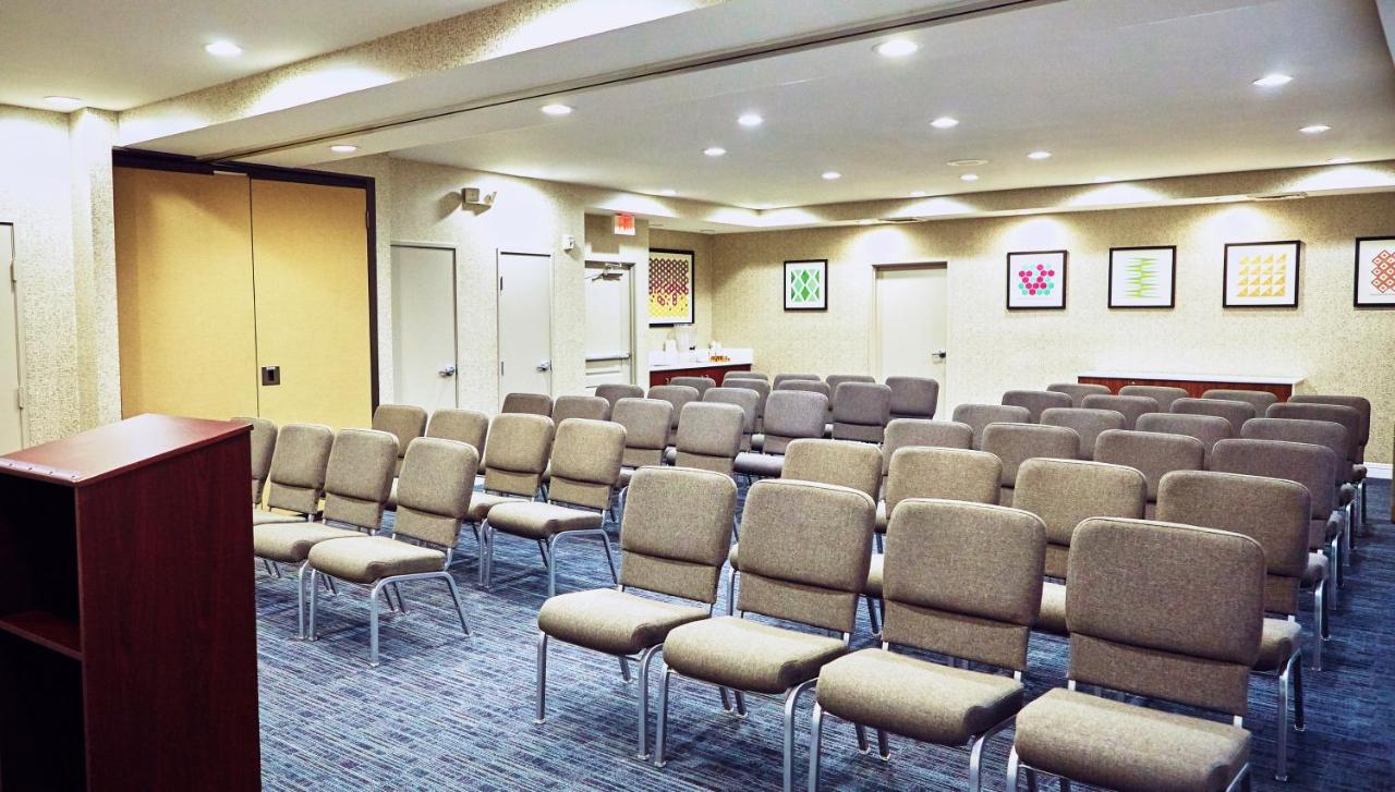 | Holiday Inn Express & Suites Corona
