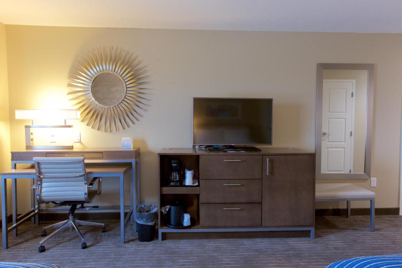 | Holiday Inn Express Fargo SW I94 Medical Center, an IHG Hotel