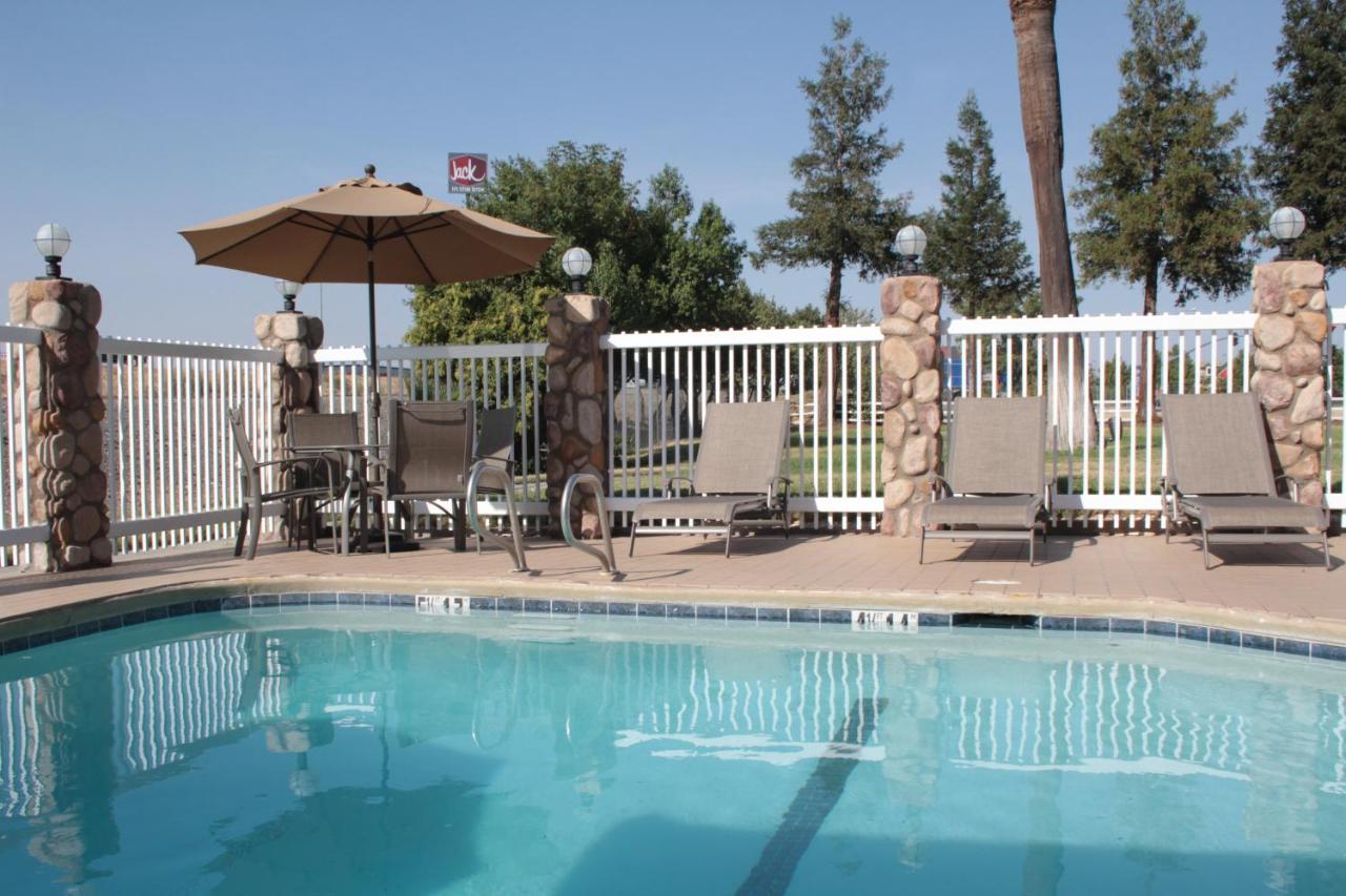  | Holiday Inn Express Hotel & Suites Corning, an IHG Hotel