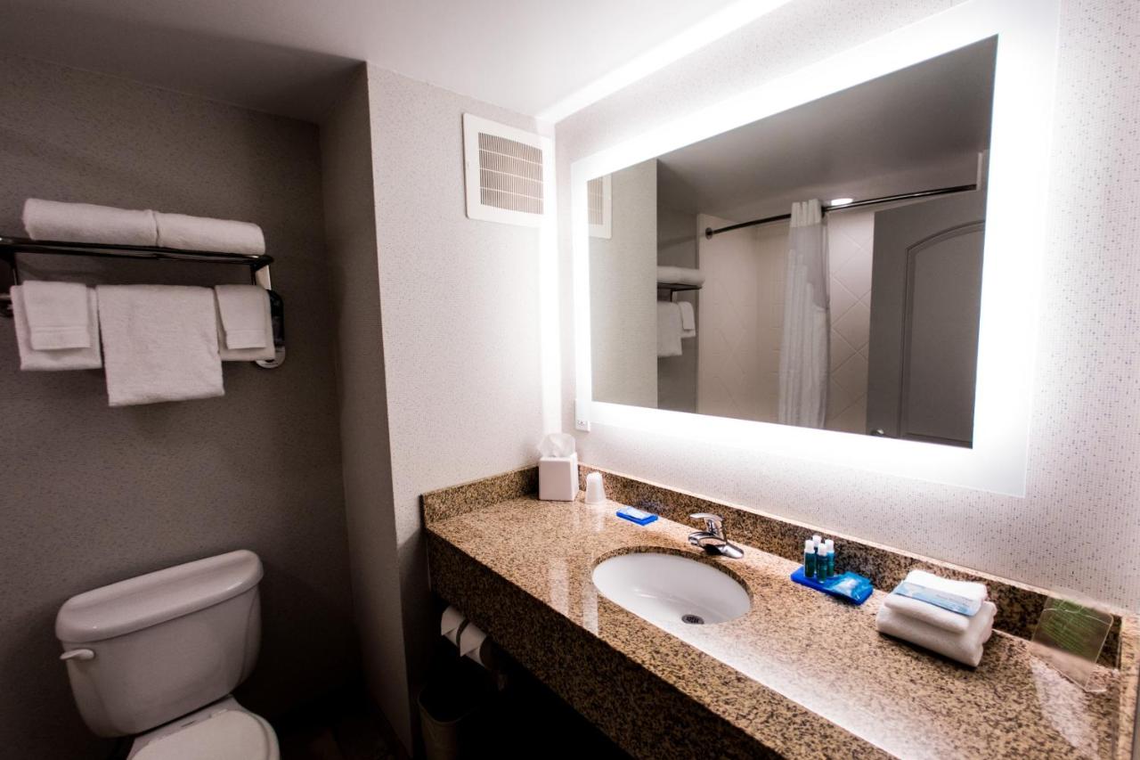 King Room at Comfort Inn Dayton South