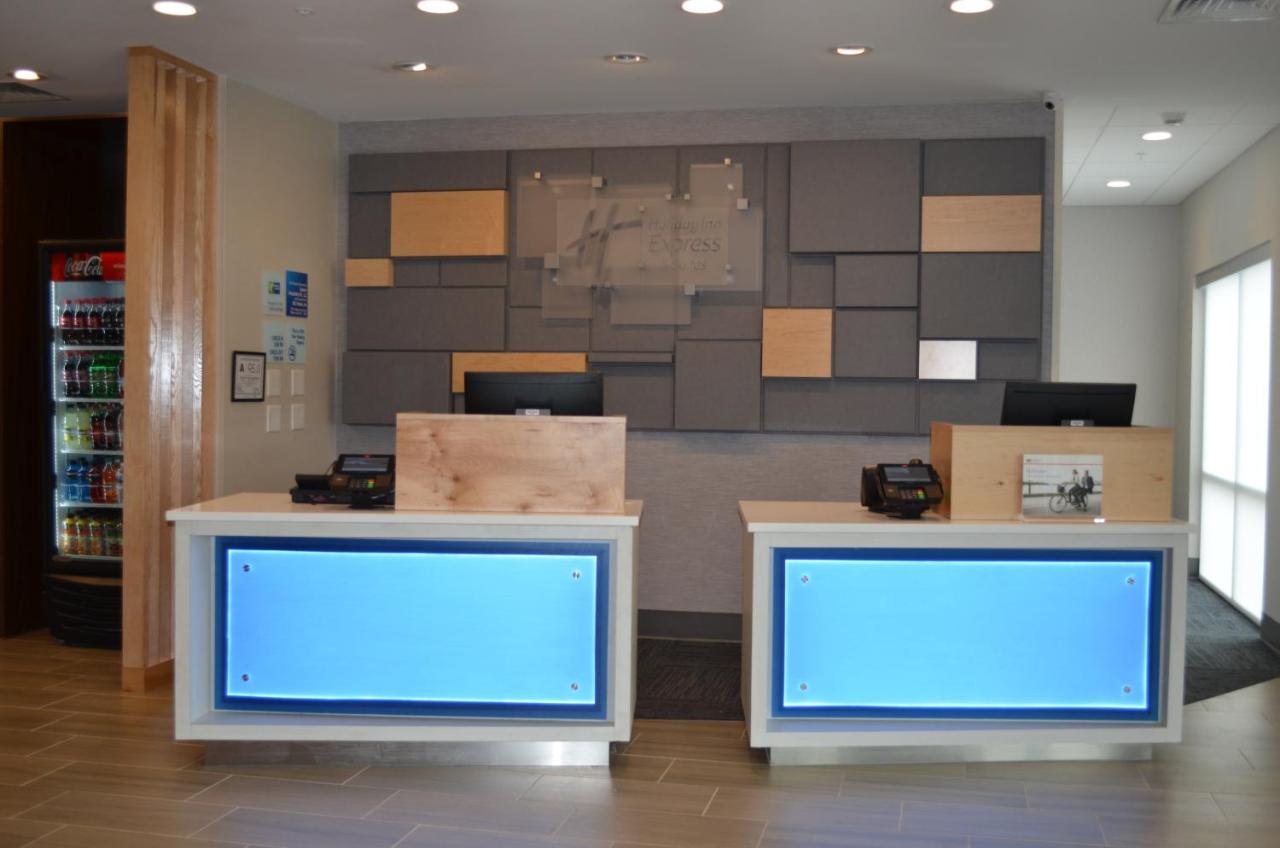 | Holiday Inn Express & Suites Charlotte NE - University Area