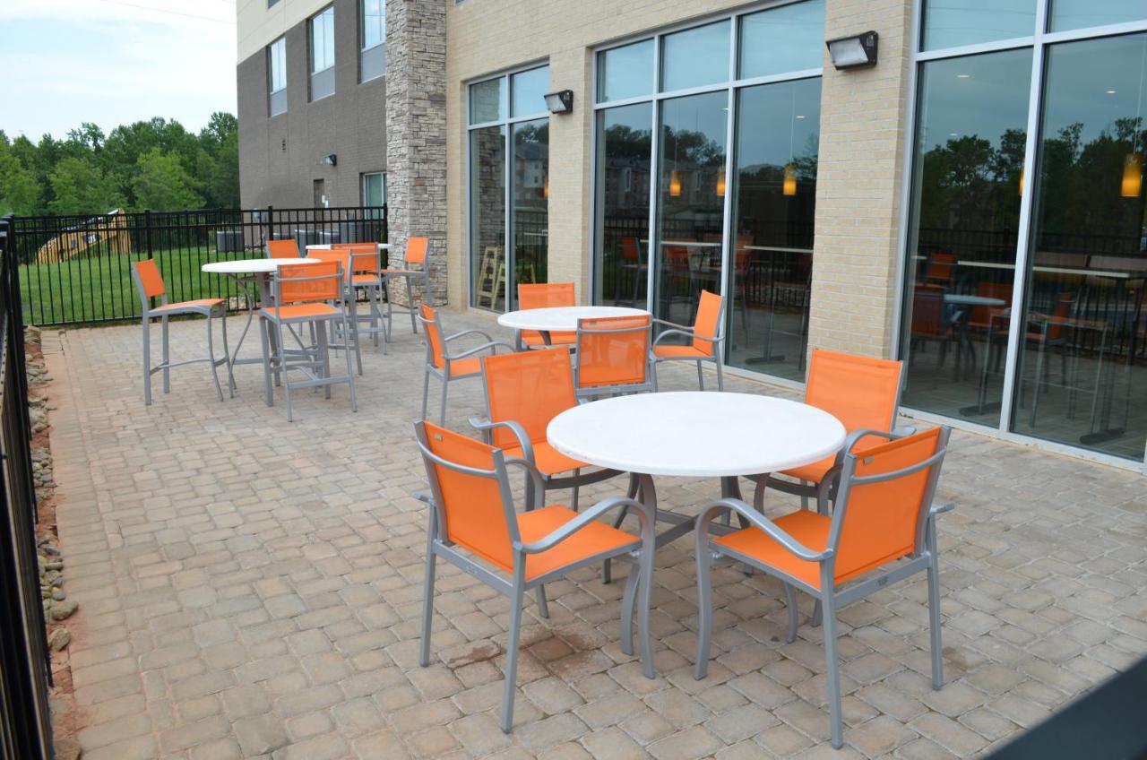 | Holiday Inn Express & Suites Charlotte NE - University Area