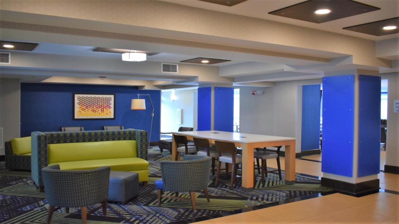 | Holiday Inn Express Hotel & Suites Charlotte-Concord I-85, an IHG Hotel