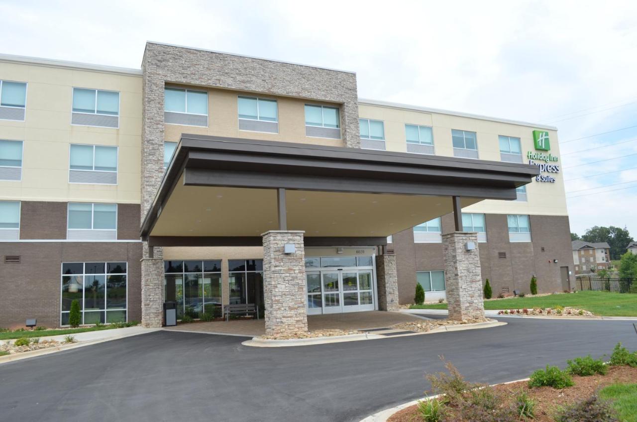 | Holiday Inn Express & Suites Charlotte NE - University Area