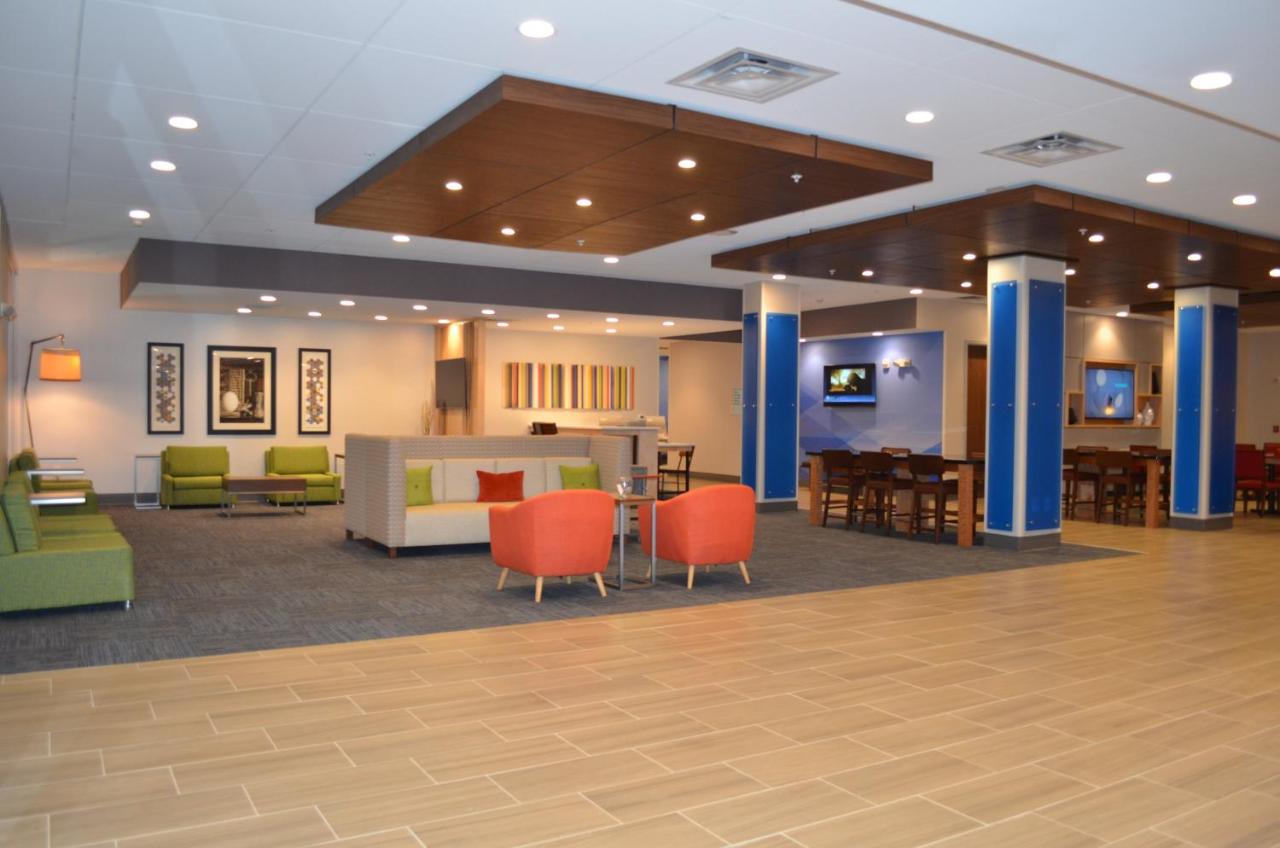 | Holiday Inn Express & Suites Charlotte NE - University Area